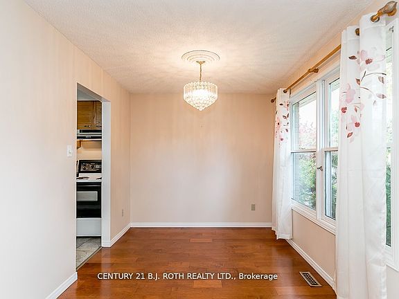 5th image of 11 Cartwright Dr