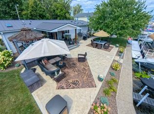 812 S Lakeside Dr, Syracuse, IN 46567