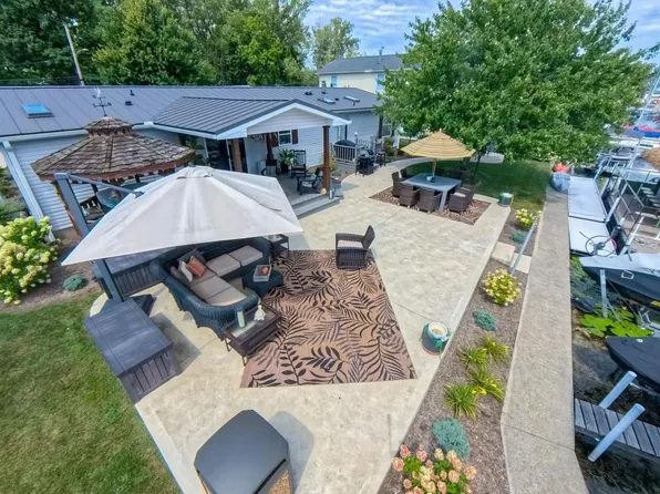 812 S Lakeside Dr, Syracuse, IN 46567