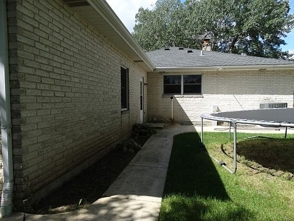 5th image of 114 W Monterey Ave