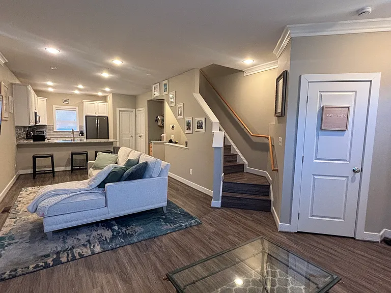 2302 Cobble Hill Ter — Photo 3