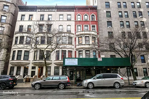 Sold by Sotheby's International Realty | media 10