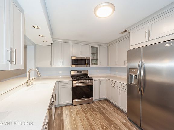 3rd image of 2637 N Marshfield Ave