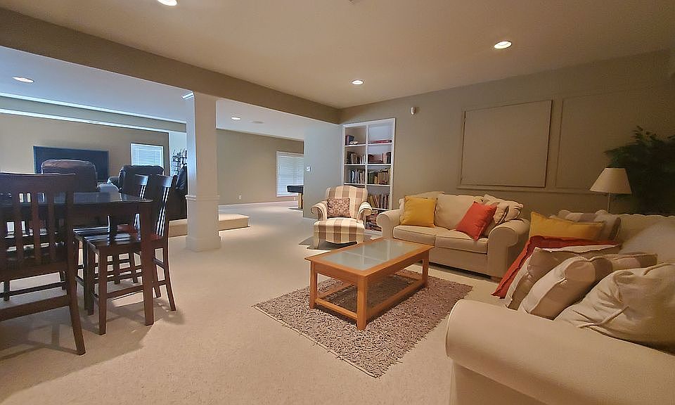 2nd image of 223 Bayberry Dr