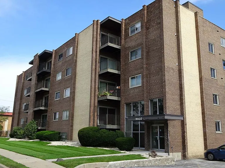 9937 S Cicero Ave #402 — Photo 1
