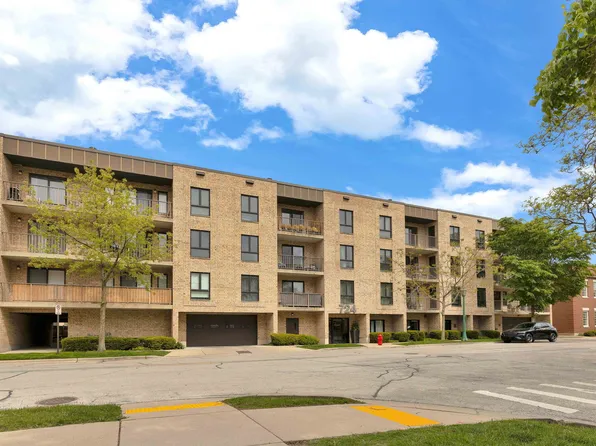 724 12th St APT 303, Wilmette, IL 60091