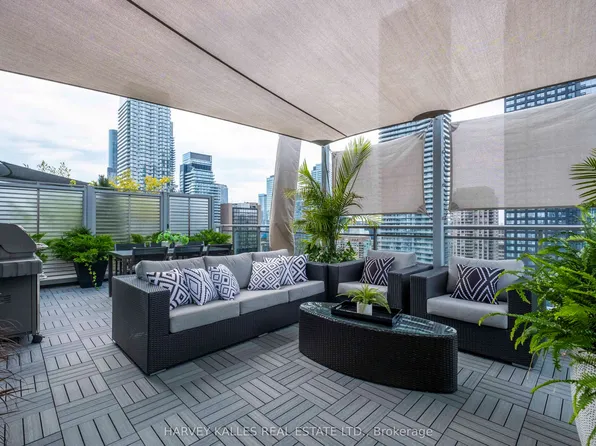 22 Wellesley St E #Penthouse 2, Toronto, ON M4Y 1G3
