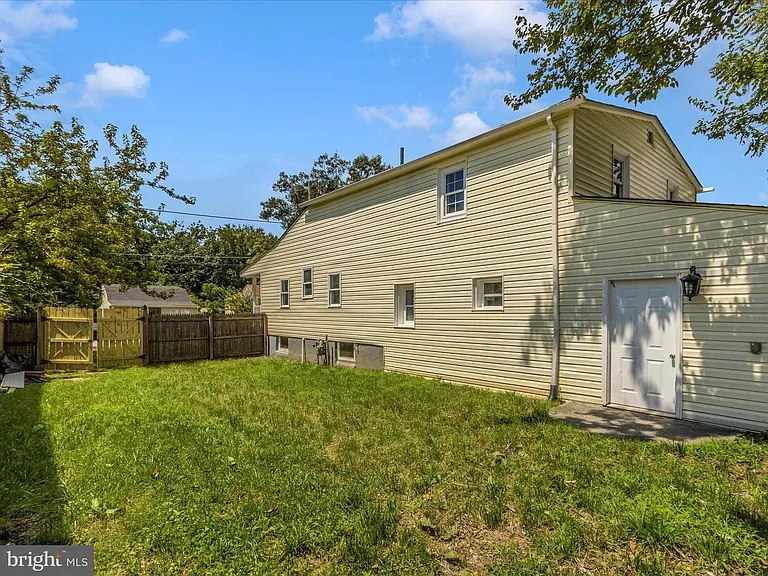 903 Minna Ave — Photo 6