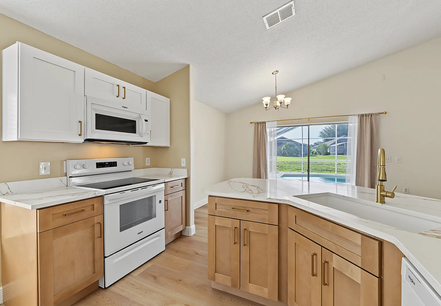 4 bed, 1540 sqft, $2,550 — Photo 4
