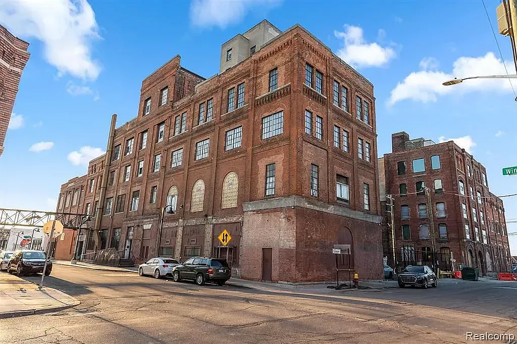 Building Photo - E&B Brewery Lofts