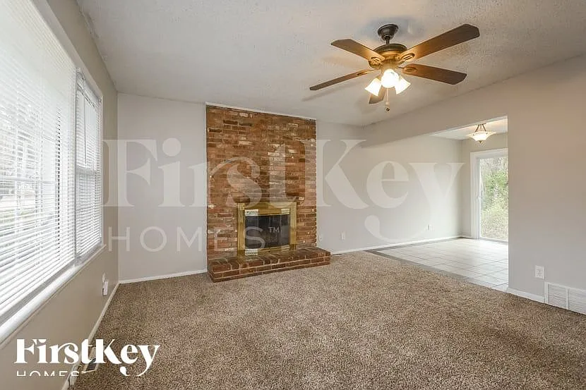 3 bed, 2.0 bath, 1244 sqft, $1,600 — Photo 4