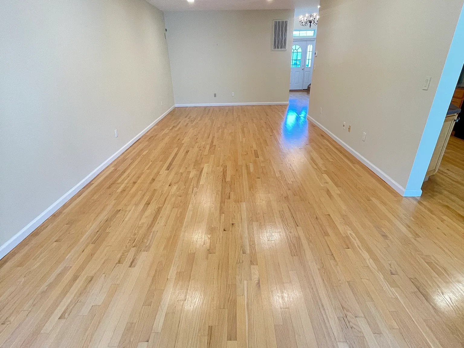 3 bed, 2.5 bath, 1800 sqft, $5,150 — Photo 4