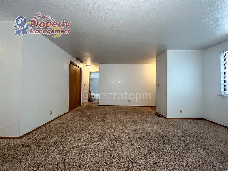 3219 Rose Hill St — Photo 7