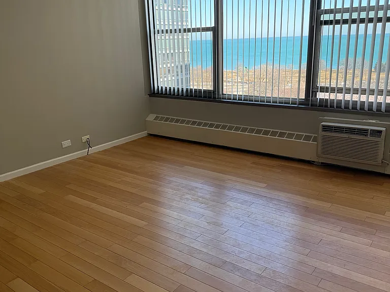 360 W Wellington Ave — Photo 10