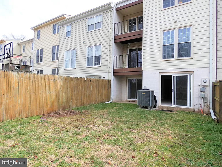 4128 Hamlin Ct — Photo 60