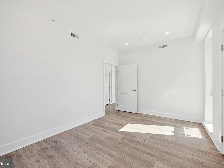 1350 N Front St #303 — Photo 10