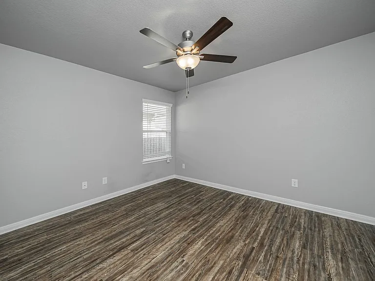 521 Fallbrook Dr — Photo 29