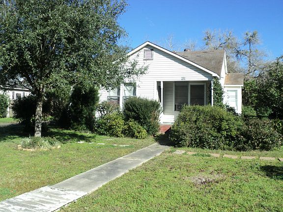 3rd image of 211 Burton St