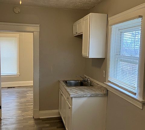 3rd image of 3995 Valley Rd APT 2