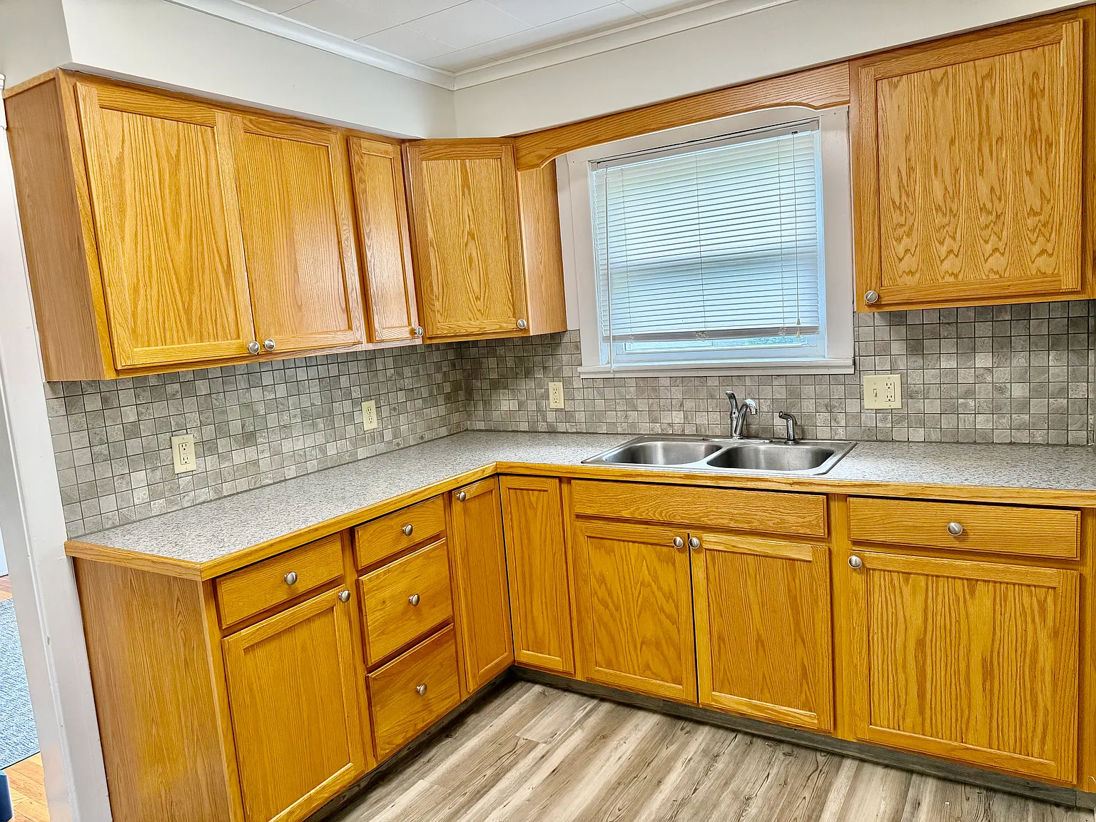 2 bed, 800 sqft, $1,100 — Photo 3