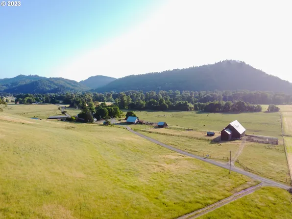 510 Jones Rd, Roseburg, OR 97471