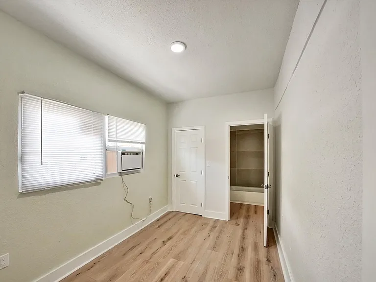 1411 SW 3rd St #2 — Photo 20