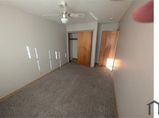 912 S Fabrique Dr, Wichita, KS 67218