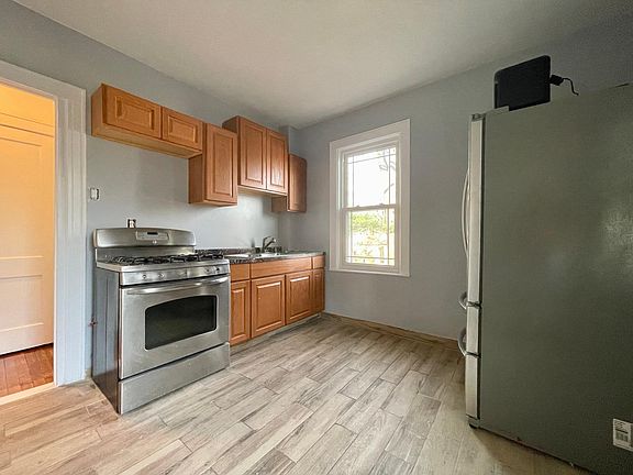 3rd image of 687 S 5th Ave #2
