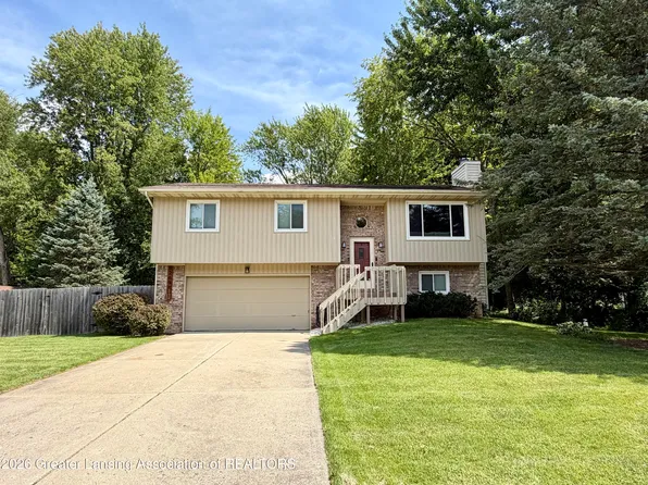 12688 Dundee Dr, Grand Ledge, MI 48837