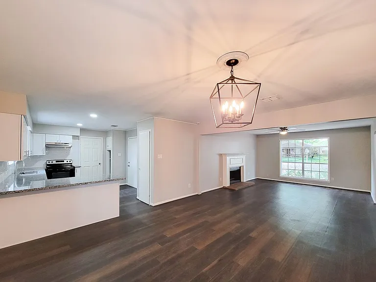 1803 Cypress Dr — Photo 10