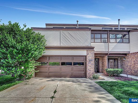 3rd image of 5930 Oakridge Dr