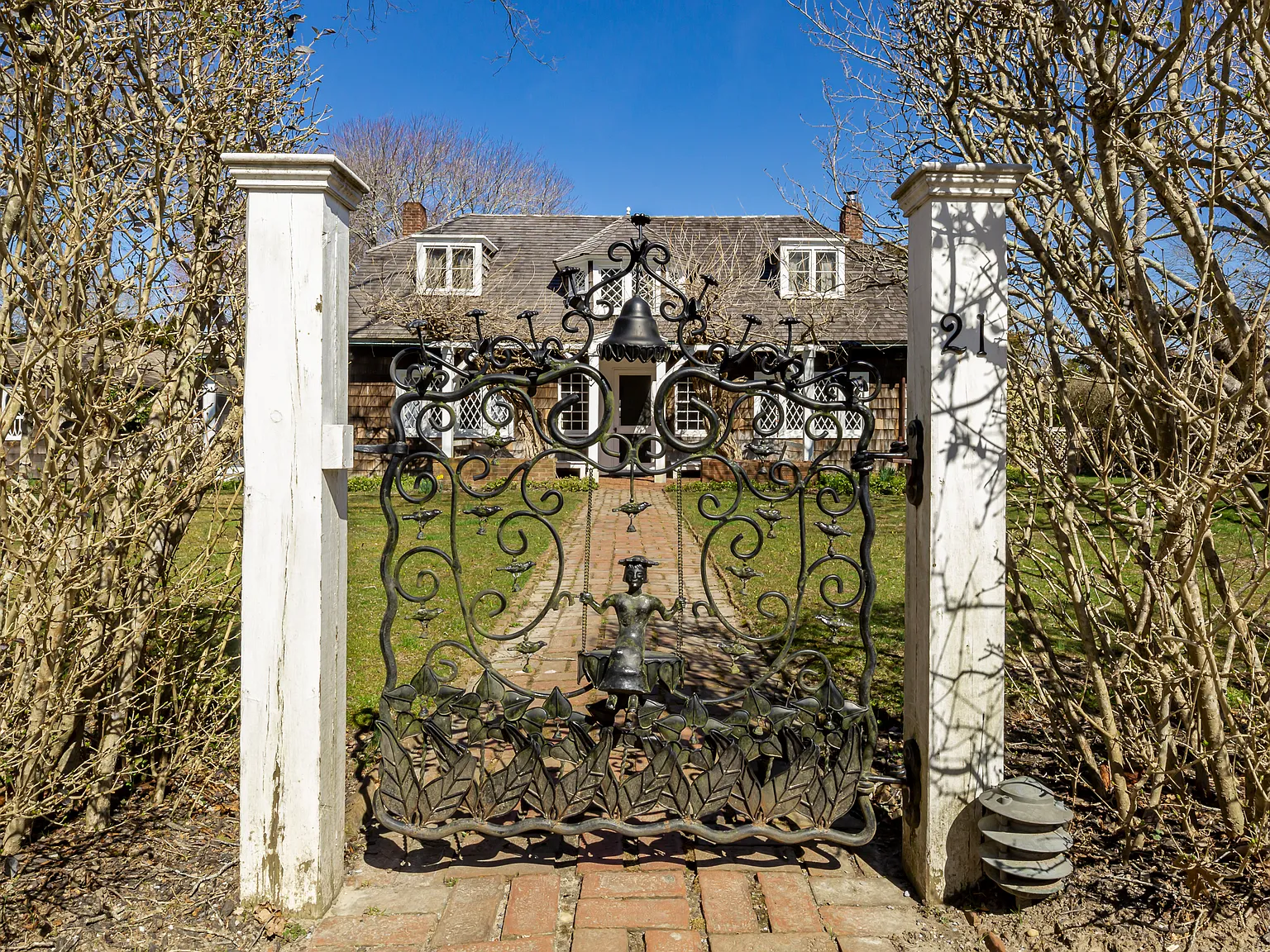 4 Bedroom Southampton Art Village — Photo 3