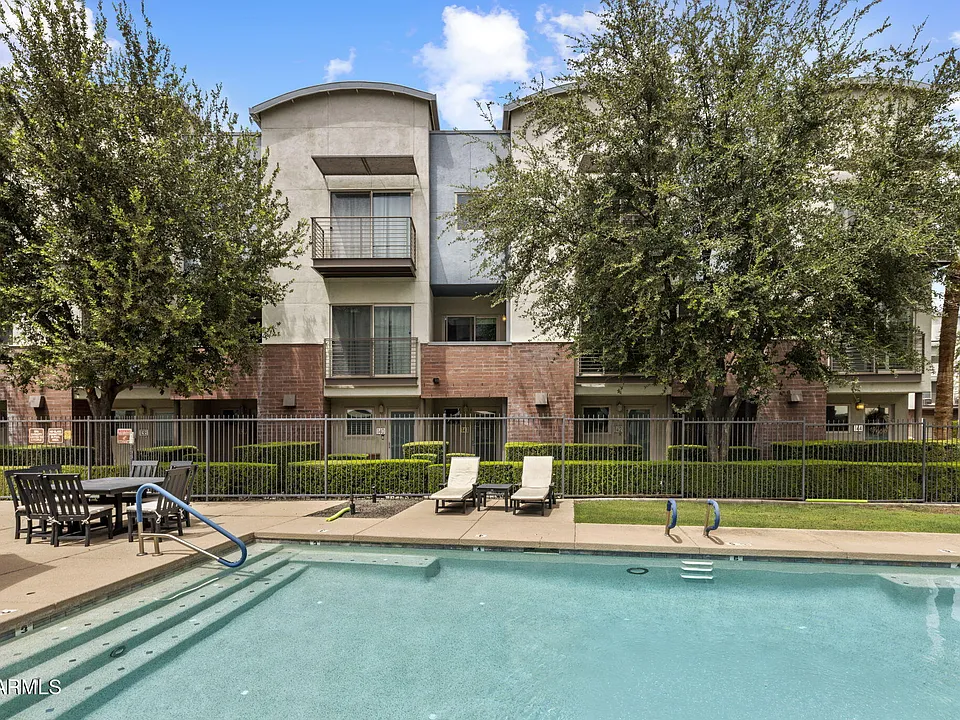 525 W Lakeside Dr #141