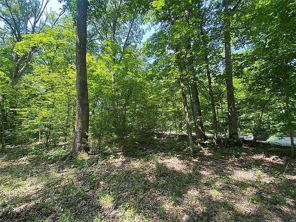 4th image of 128 Skyline Dr S