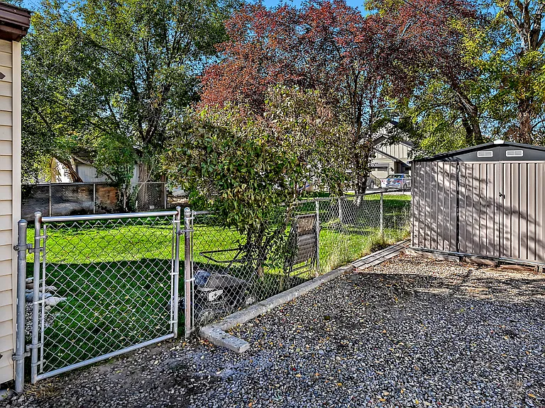 1519 S Division Ave — Photo 6