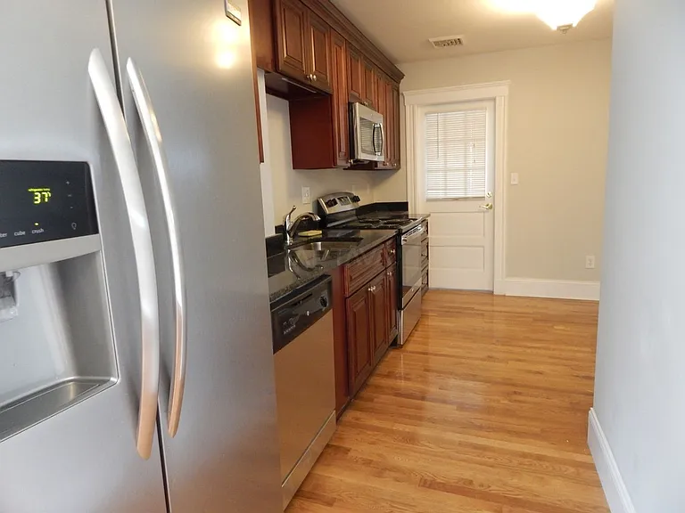 18 Sycamore St #2 — Photo 5