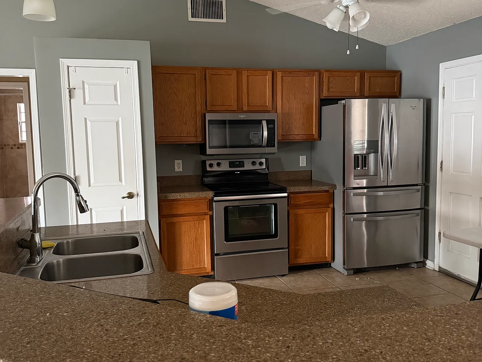 3 bed, 1425 sqft, $2,000 — Photo 4