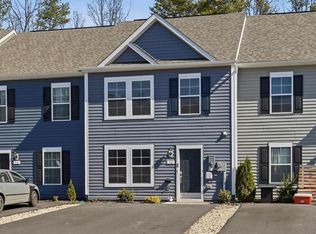 32 Pitch Pine Ct, Bunker Hill, WV 25413