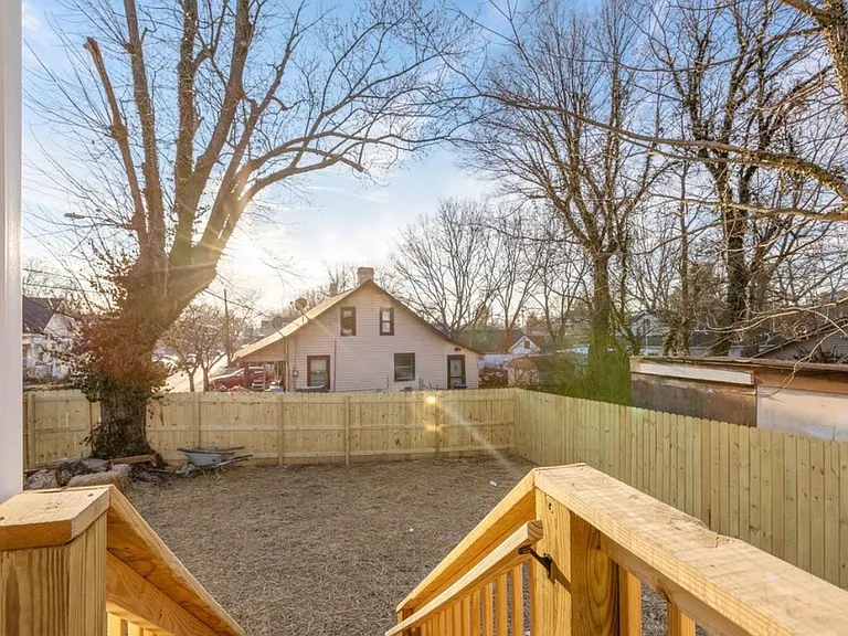 841 Georgetown St — Photo 14