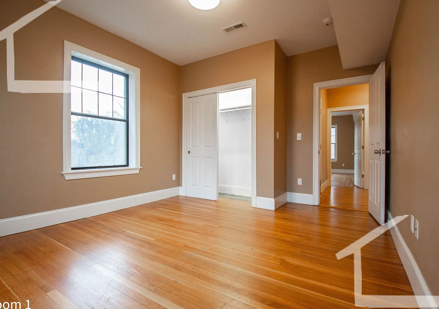 Worth the Walk! Modern 4bd/2bath in Brookline — Photo 4