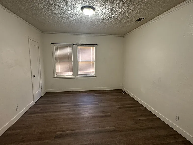 1361 N Safford Ave — Photo 12