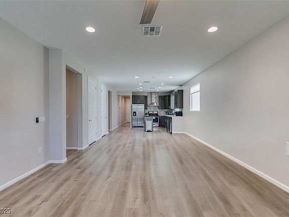 4th image of 221 Mountain Cedar Ct