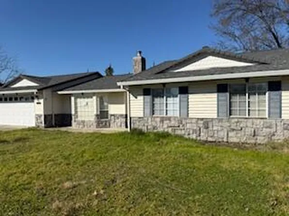 3182 Island Dr, Redding, CA 96001