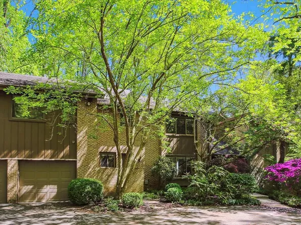 11836 Beekman Pl, Potomac, MD 20854