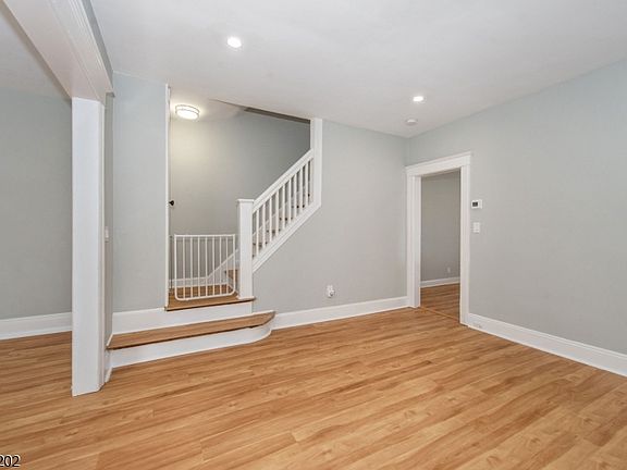 5th image of 46 Dunnell Rd