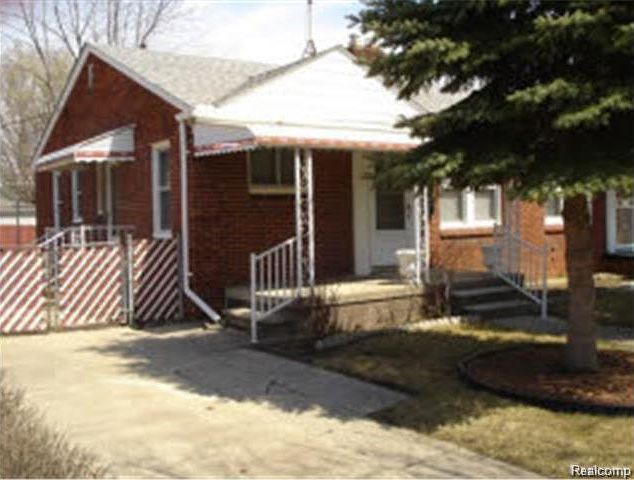 1st image of 18701 Roscommon St