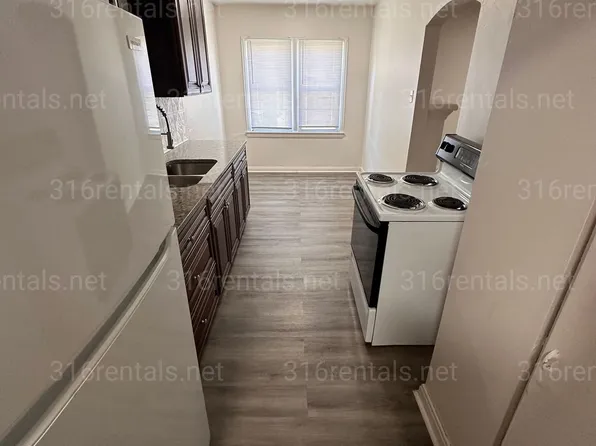 $525 - 1 Bed 1 Bath - Duplex *Coming Soon*, 910-912 N Glendale St, Wichita, KS 67208