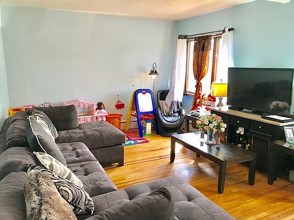 4th image of 720 Jefferson Ave