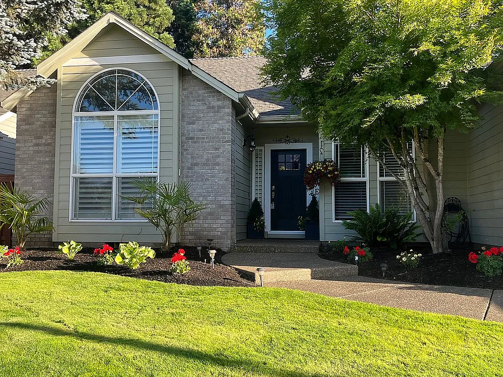 582 Lakefair Pl N photo 1