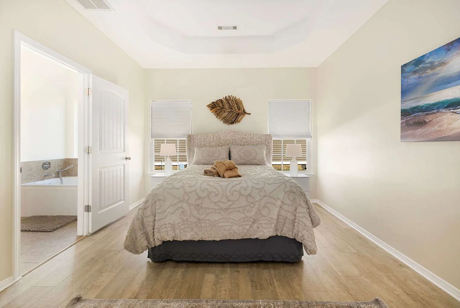 2 bed, 2.0 bath, 1474 sqft, $3,745 — Photo 4
